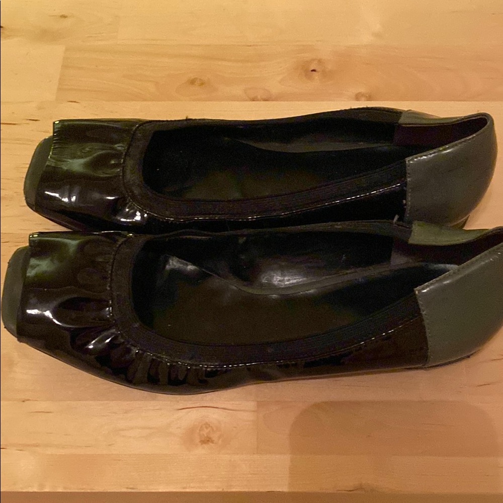 Nine West Open Toe Black and Gray Flats